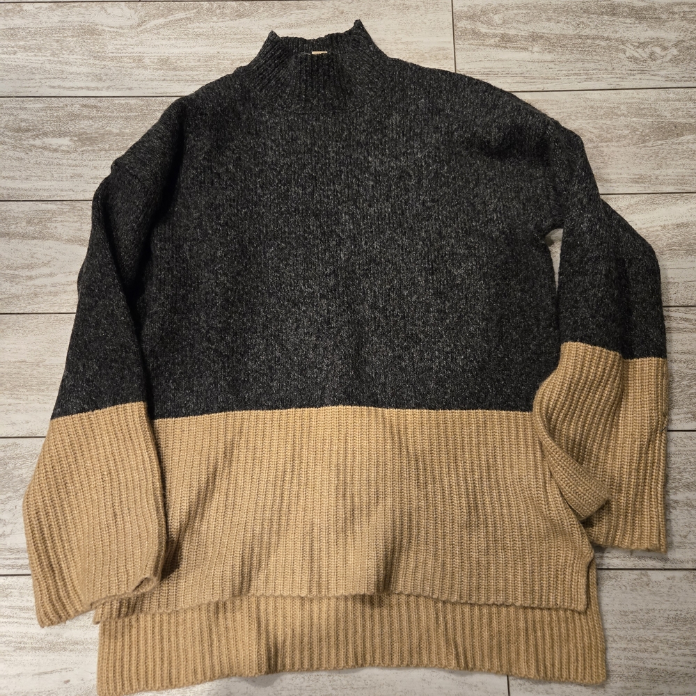 MICHAEL Michael Kors Black and Tan Crewneck Sweater
